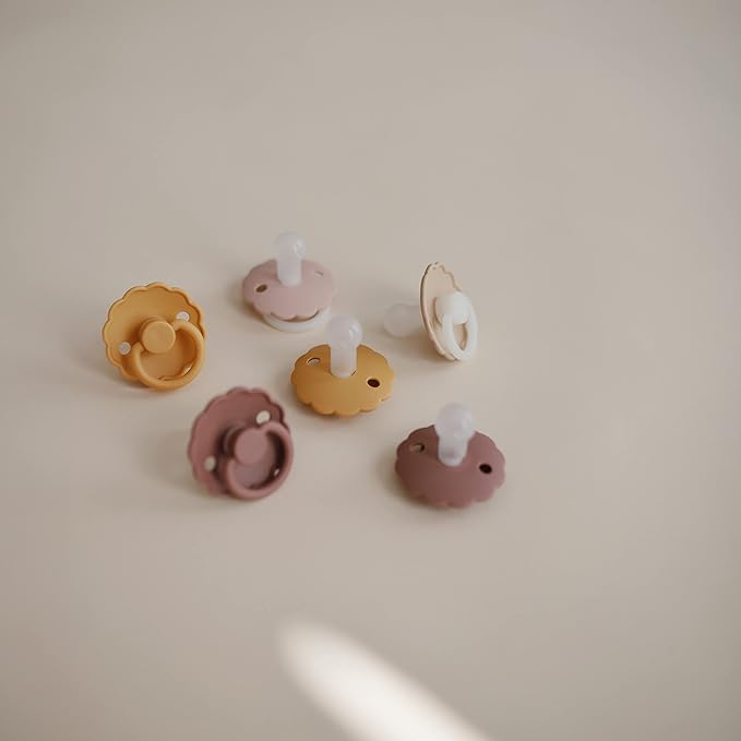 FRIGG Daisy Natural Rubber Baby Pacifier | Made in Denmark 6-18 Months) 2-Pack