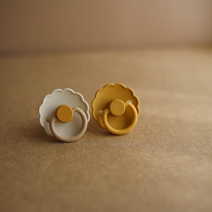 FRIGG Daisy Natural Rubber Baby Pacifier | Made in Denmark 6-18 Months) 2-Pack