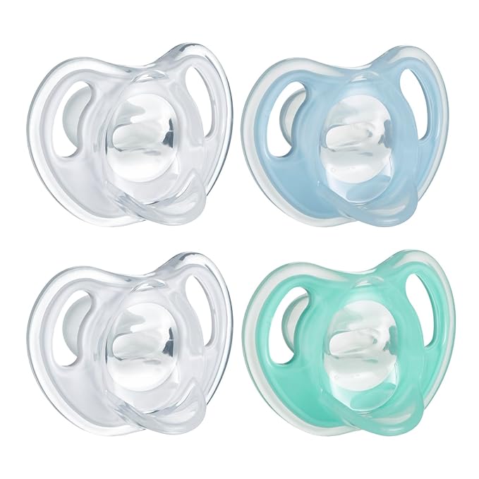 Tommee Tippee Ultra-Light Silicone Pacifier, Symmetrical One-Piece Design 0-6m, 4-Count