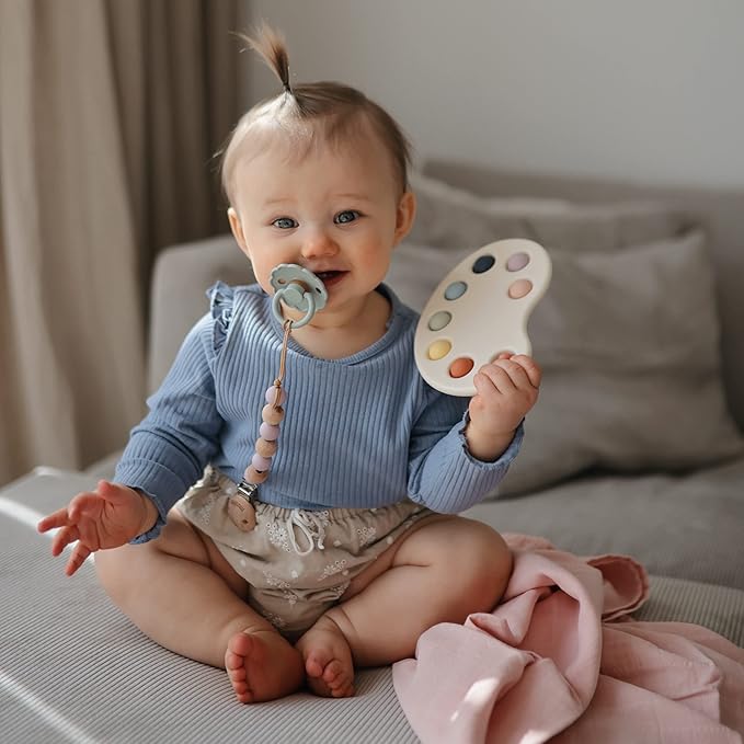 FRIGG Daisy Natural Rubber Baby Pacifier | Made in Denmark 6-18 Months) 2-Pack