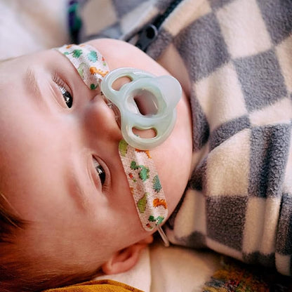 Tommee Tippee Ultra-light Silicone Pacifier, Symmetrical One-Piece Design 0-6 months, 4 Pacifiers
