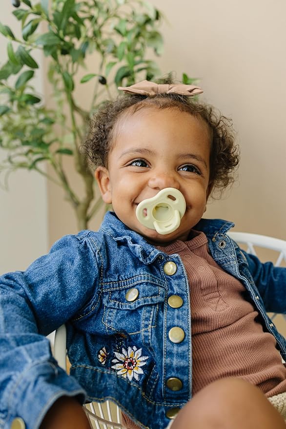 Soft Silicone Pacifiers (4 Pack) ??One Piece Design - 0-36 Months
