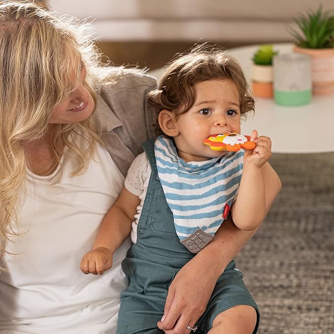 Nuby Vibe-eez Vibrating Teether - Battery Powered 3+ Months
