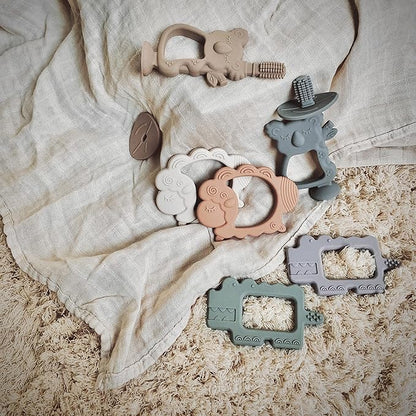 Moonkie Teething Toy, Safe & Easy to Hold BPA Free Silicone Baby Soothing Teethers 0-6 6-12